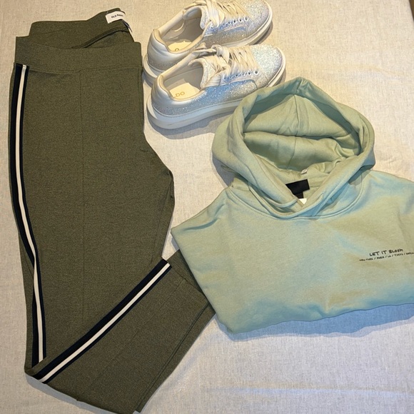 Sweatshirt - Picture 3 of 3